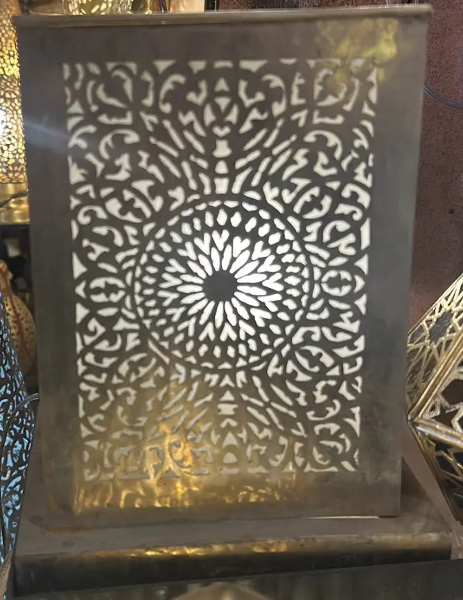 Dalila - Lampe marocaine rectangulaire ajourée en laiton - Mazaya
