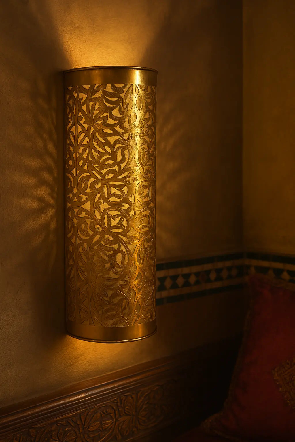 Houda - Applique murale marocaine orientale cylindrique dorée ajourée - Mazaya