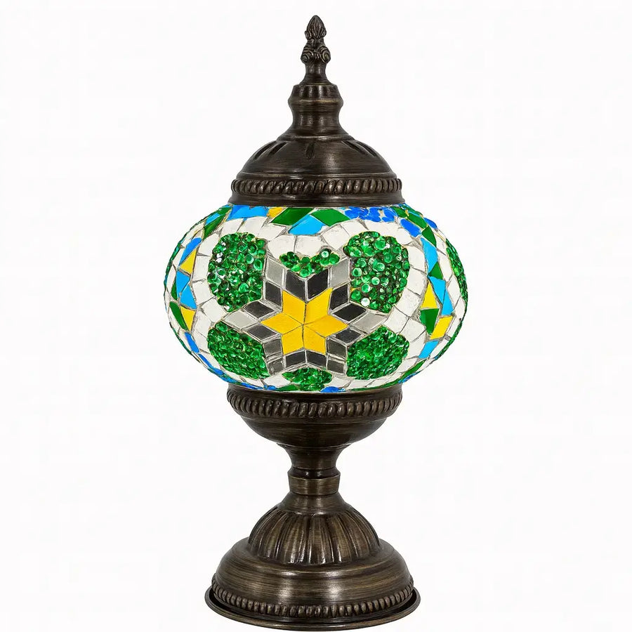 Lampe de table Laleh en verre mosaïque multicolore sur fond blanc