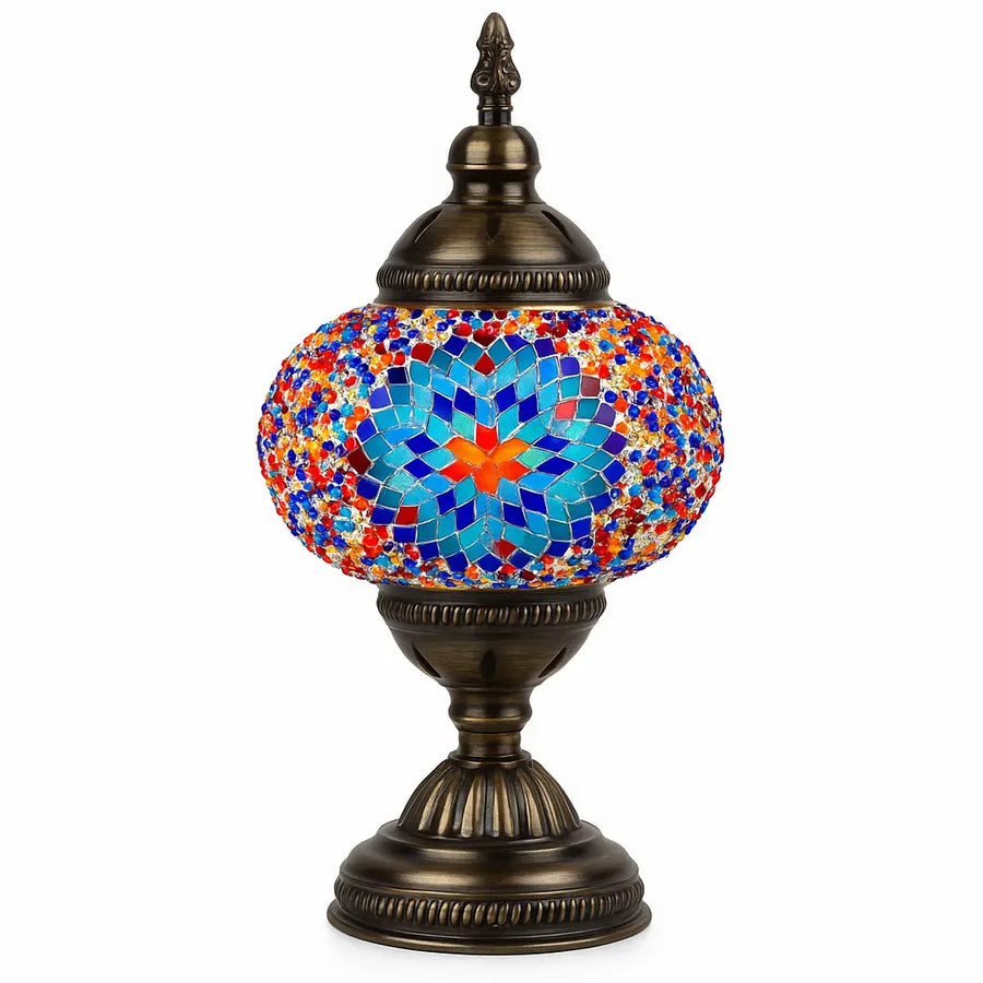 Lampe de table Shirin en verre mosaïque multicolore sur fond blanc