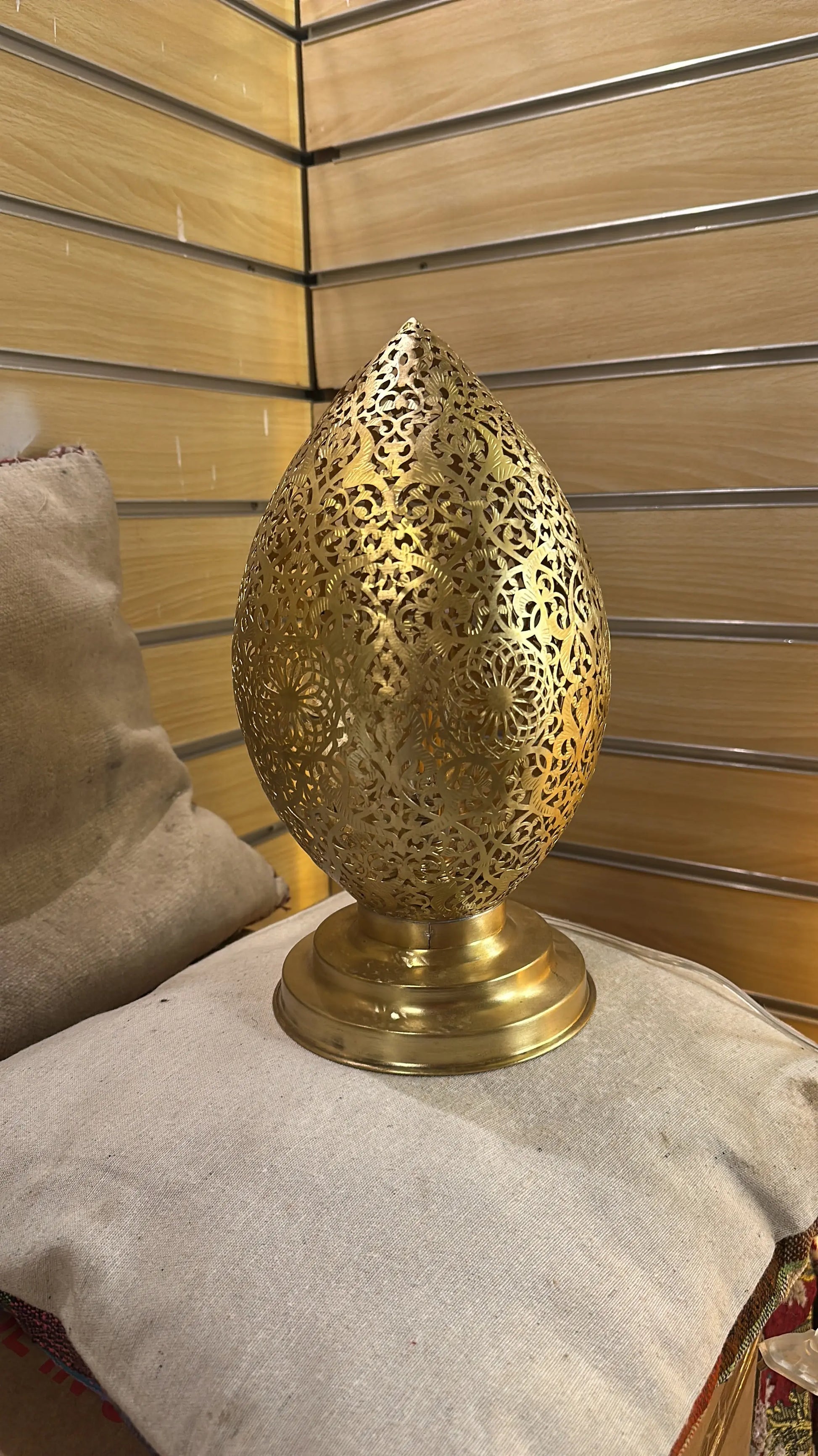 Malika – lampe orientale marocaine à poser en laiton ajouré - Mazaya