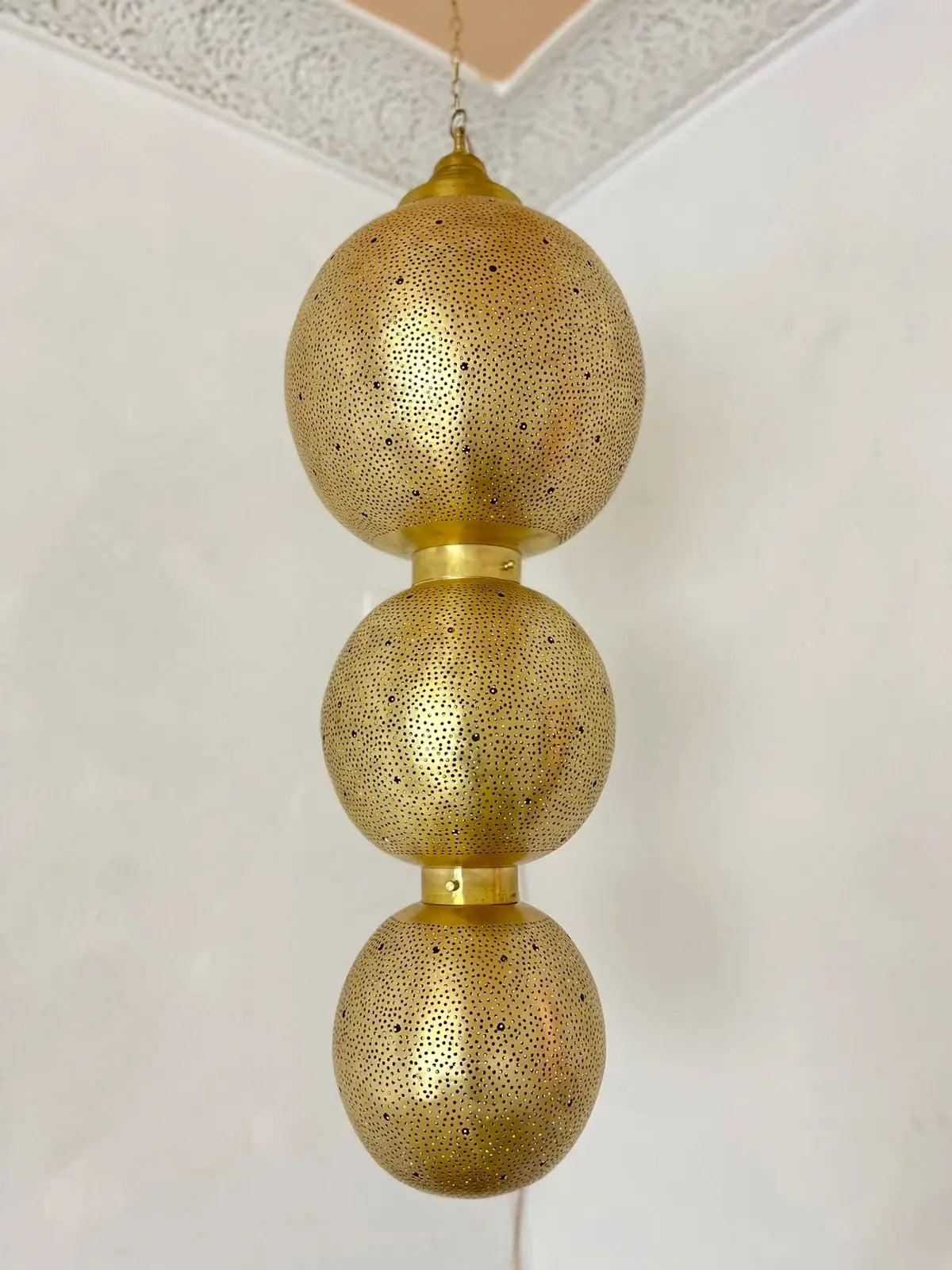 Loubna – suspension marocaine orientale triple sphère en laiton ajouré - Mazaya
