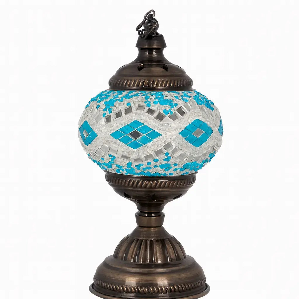 Lampe de table Anahita en verre mosaïque multicolore sur fond blanc